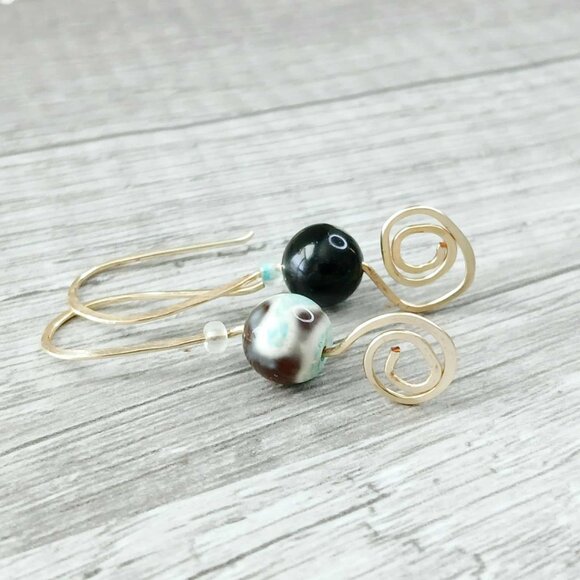 Hammered Dyed Agate Crystal Beaded Dangle Earrings, Boho Chic Gemstone Jewelry - Picture 5 of 6